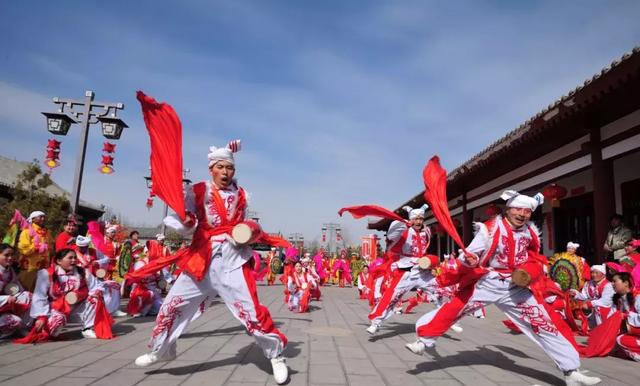 榆阳区:鼓乐齐鸣呈盛世 秧歌舞起闹新春!