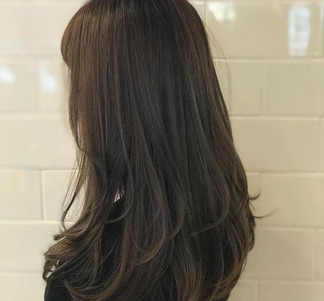 三月流行"发尾烫微卷"18款,年轻又时尚!