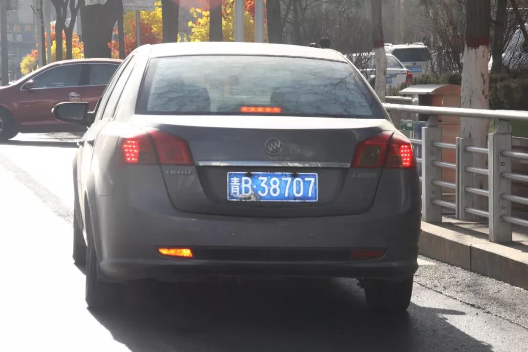 车号:青b38707      拍摄地点:五四大街