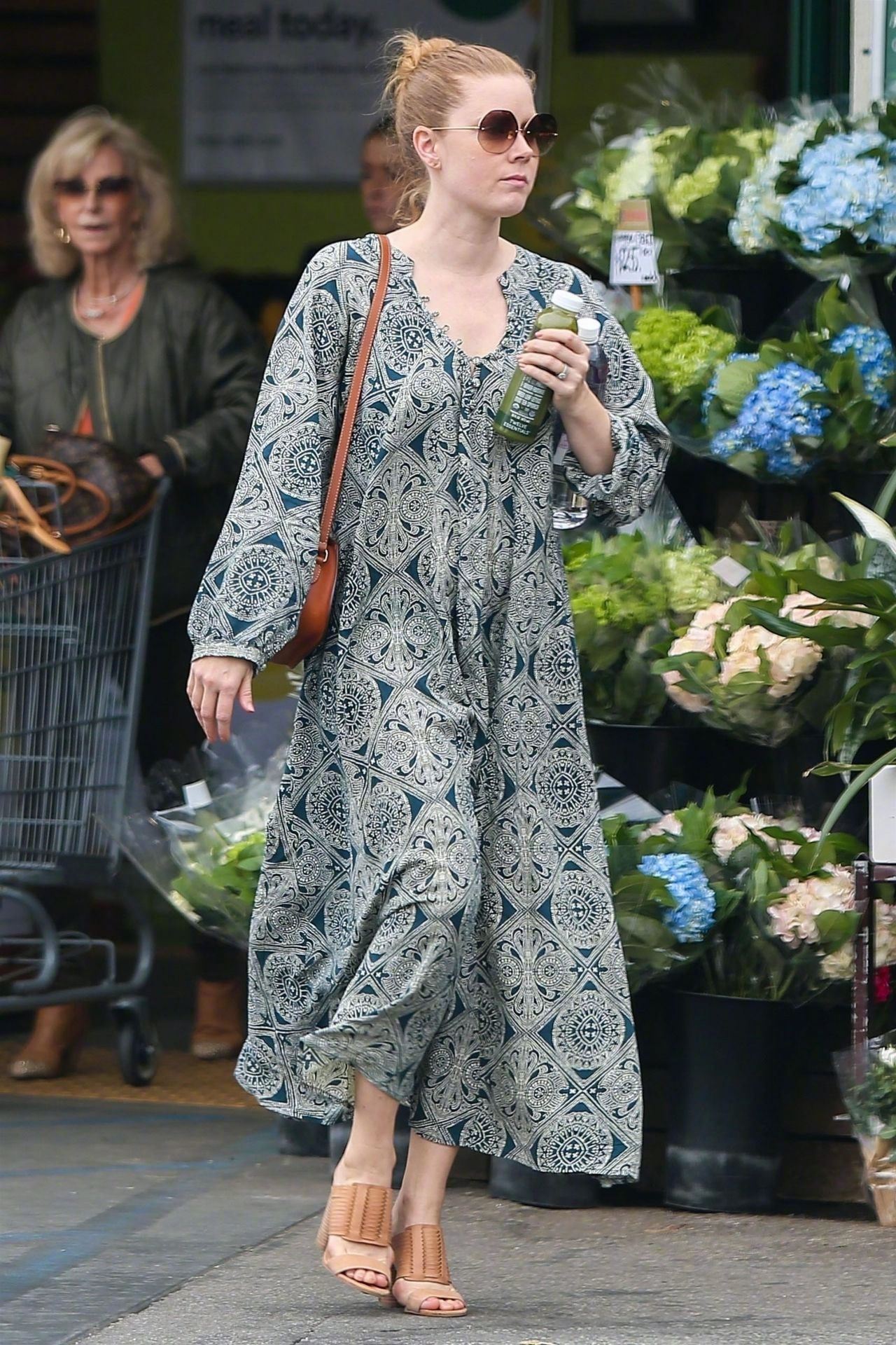 amy adams艾米·亚当斯(《美国骗局》)身穿印花长裙
