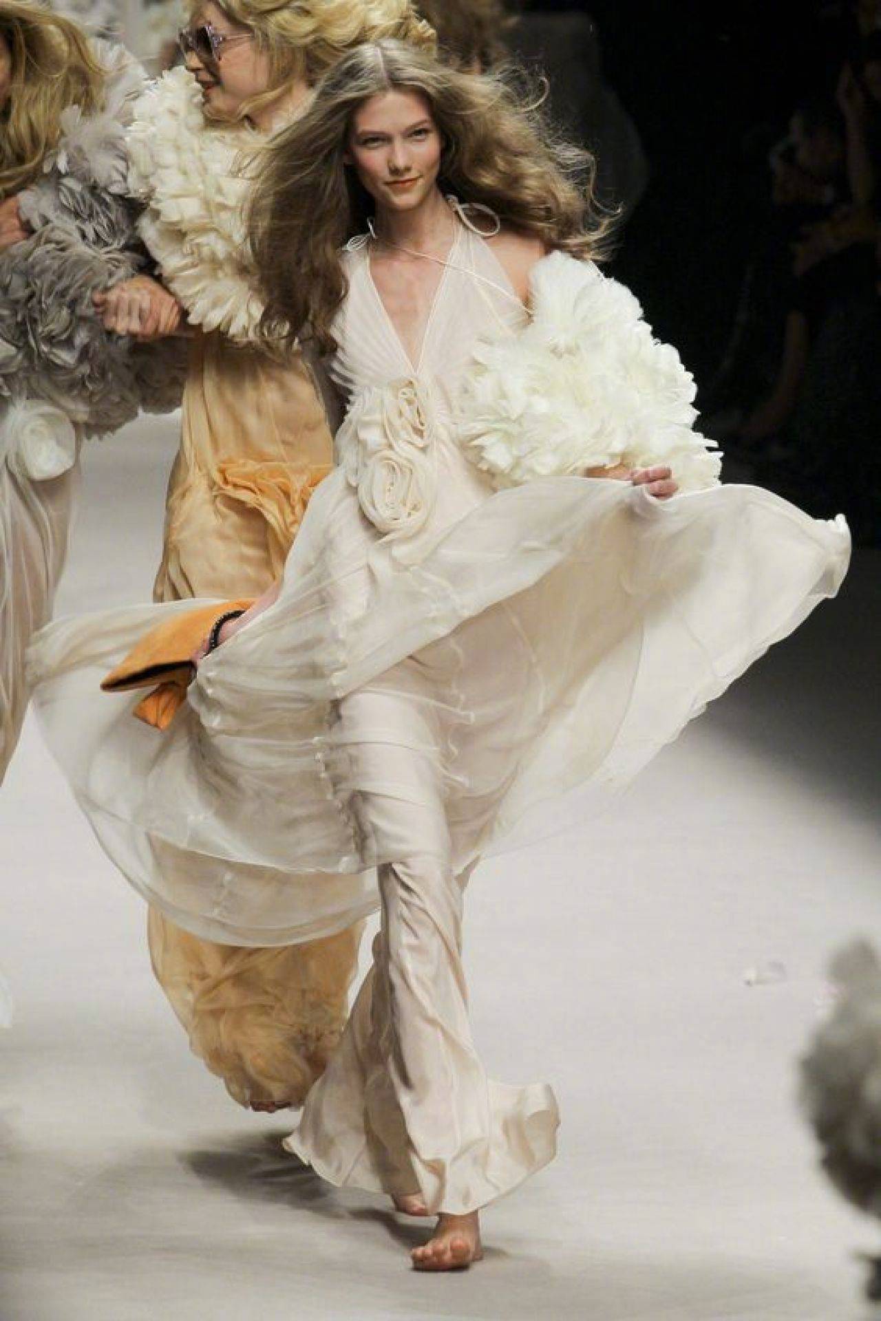 karliekloss小kk在秀场上给我们带来的惊艳瞬间78