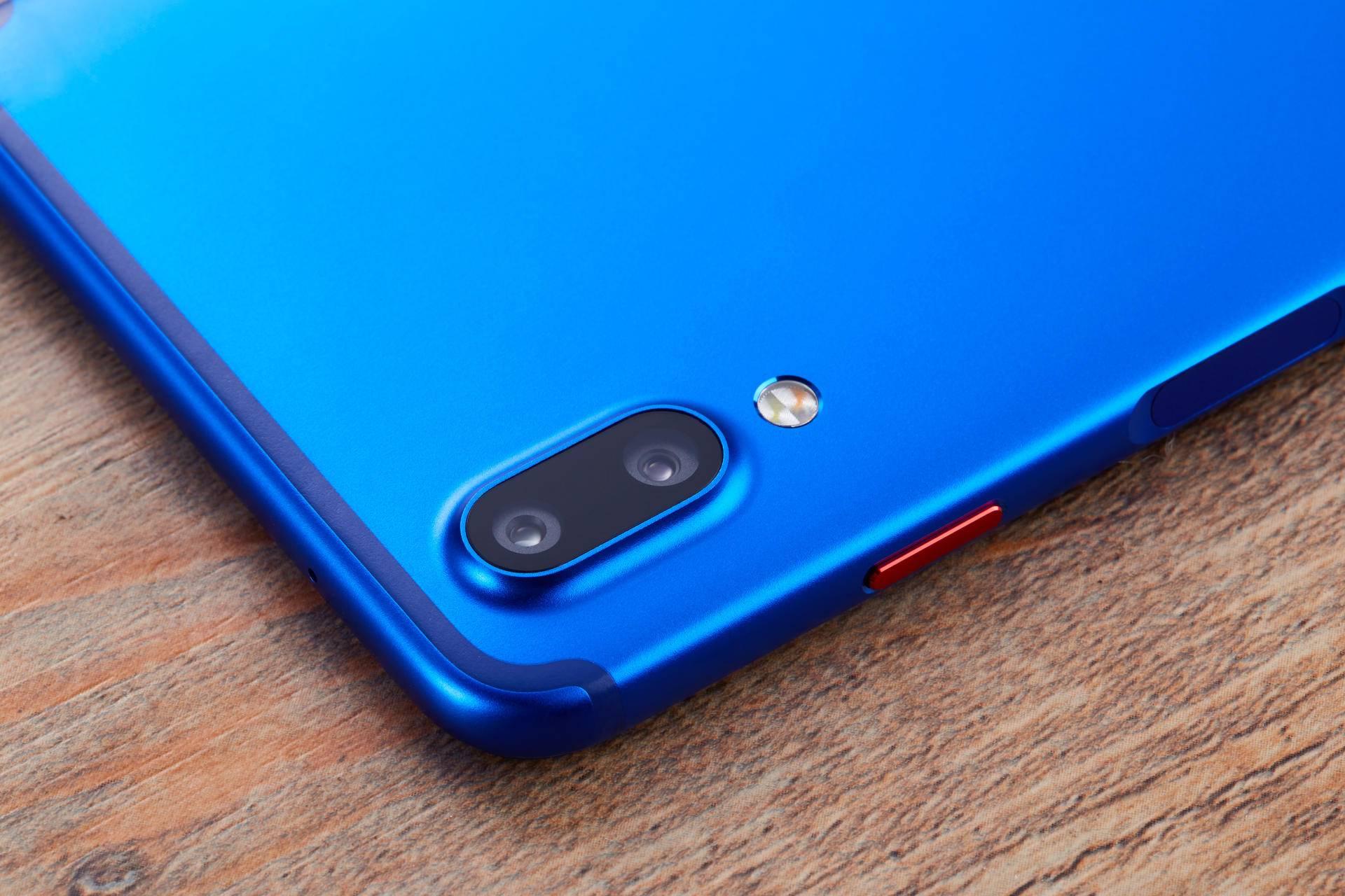 1799元魅蓝e3首发图赏:全系6gb运存,游戏充电不发烫