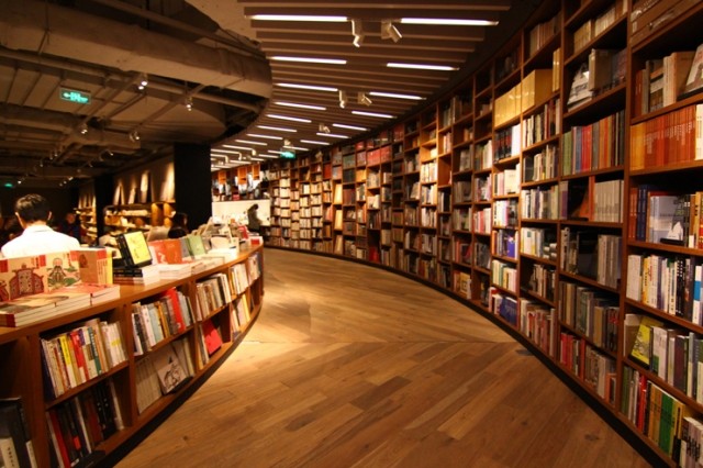 成都方所是一个地下藏金阁,被称为全球最美的十五家书店之一