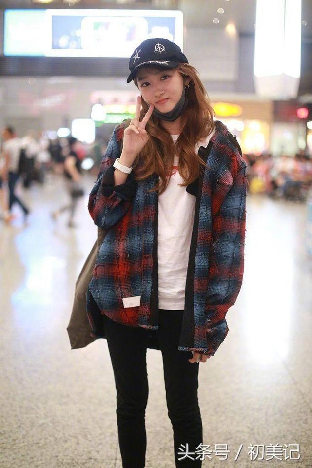 身高173的关晓彤把长裤穿成八分裤即视感,腿长的搭配硬伤