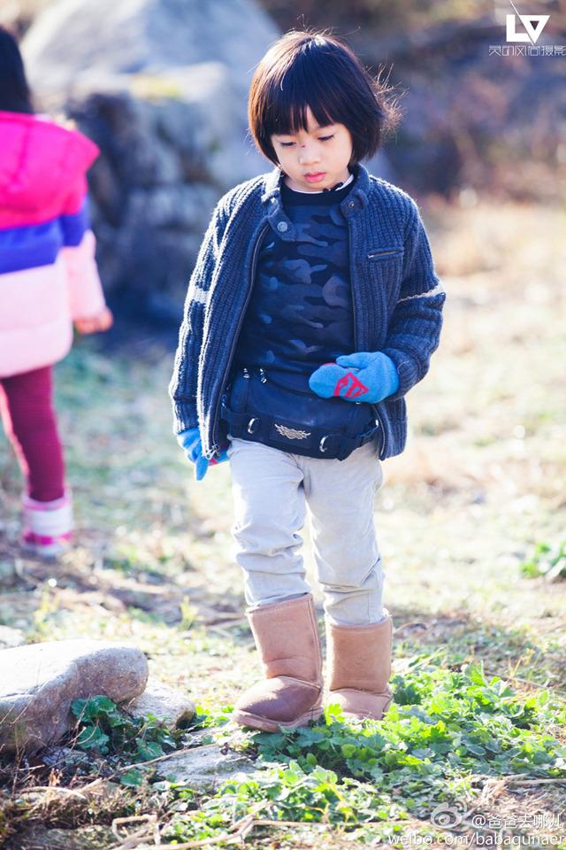 我能说这样看起来想当路人吗?张悦轩天天呢,看了他这张自拍,感觉长势