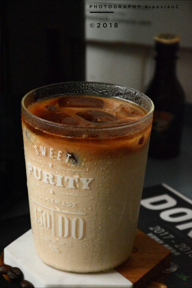 一杯香草百利甜冰奶咖帮你赶走三伏天酷暑让你清凉一夏