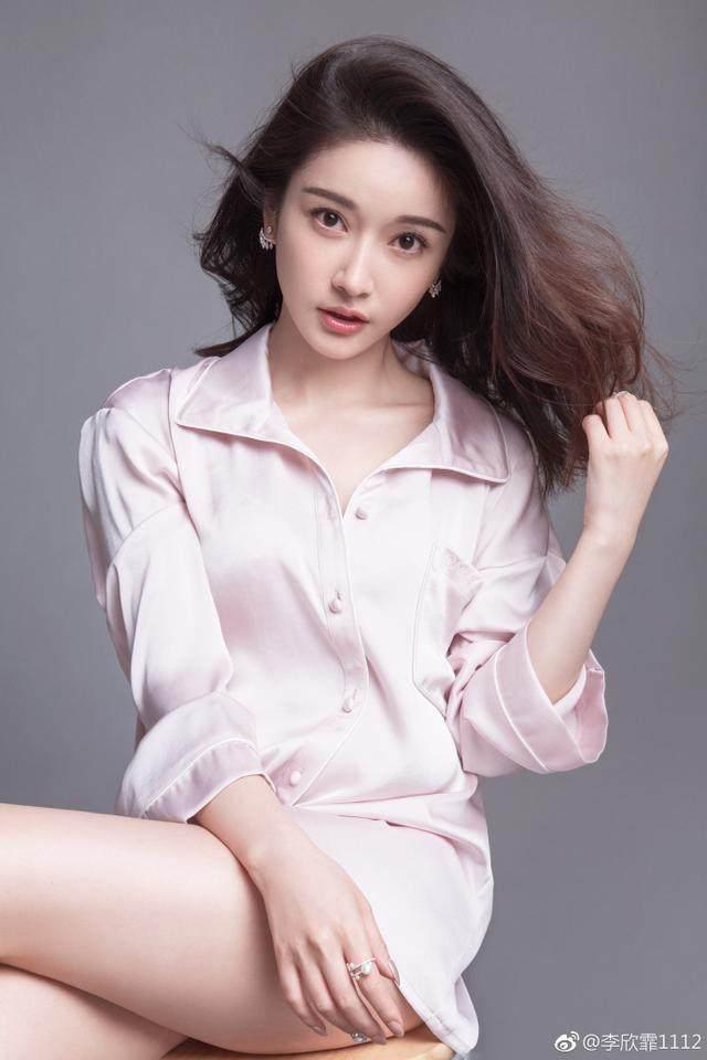 她叫李璐茜,原名李欣霏,是舟山人,比迟帅小八岁,也是毕业于北京电影