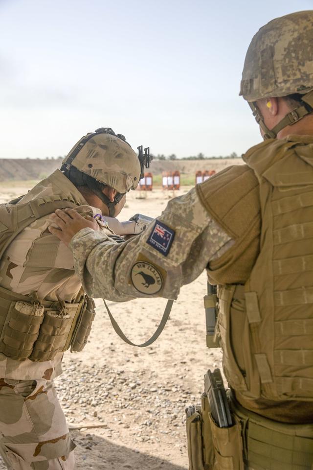 伊拉克两个师曾被800人打败,美国邀请新西兰军人来为其指导