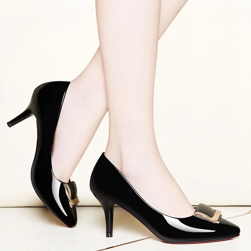 女友穿上高跟鞋才是最有气质的时候,显得腿特别长,好漂亮