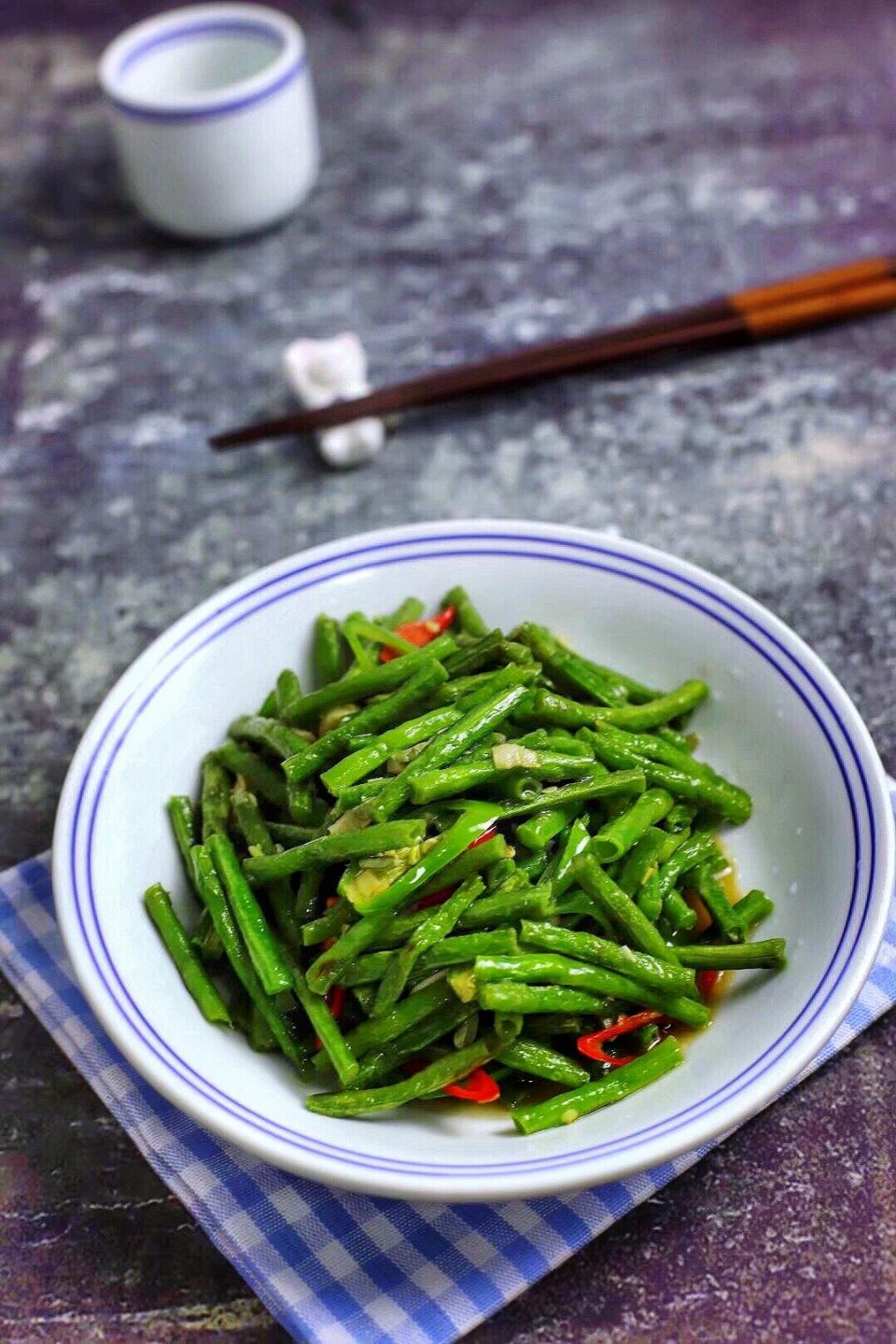 豆角这样炒,不仅颜色翠绿,而且非常下饭