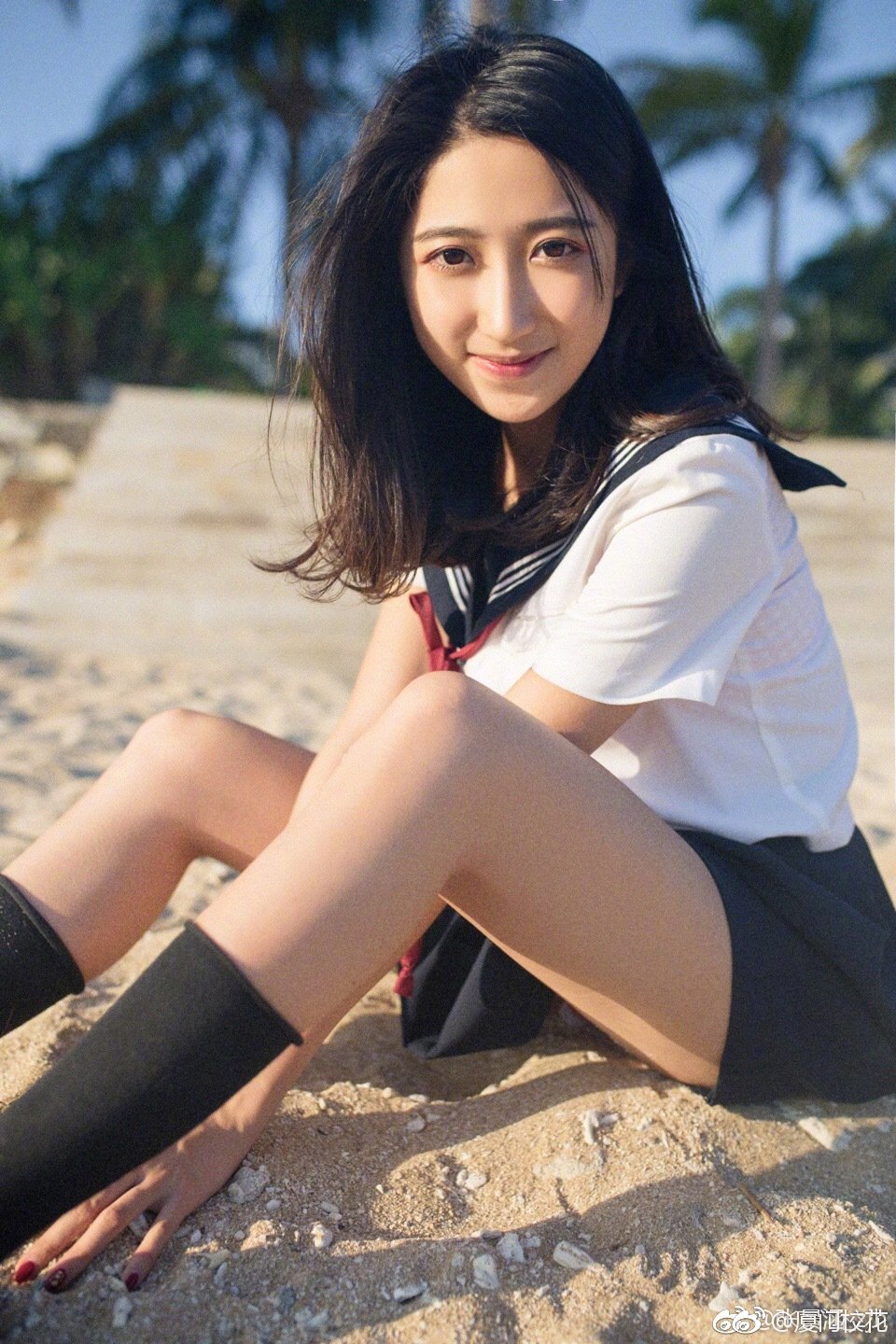 她叫张景涵99年就读于浙江传媒学院身高167cm爱好摄影