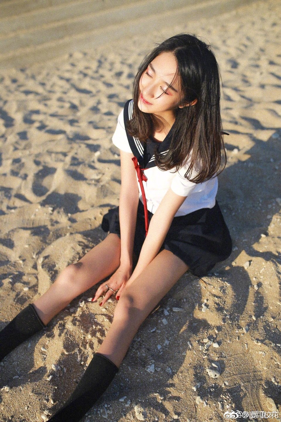 她叫张景涵99年就读于浙江传媒学院身高167cm爱好摄影