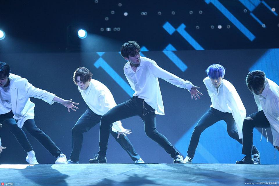 ninepercent粉丝见面会, 蔡徐坤大玩性感, 露出的腋毛却太抢镜