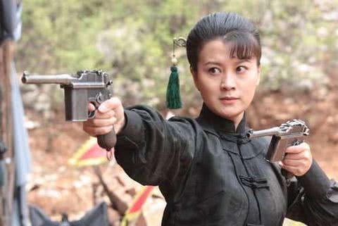 16岁被导演看中,大13岁老公为她净身出户,如今三婚获幸福