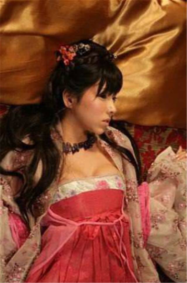 性感不输柳岩,23岁出道,却凭《金瓶梅2》出名,今过成这般!