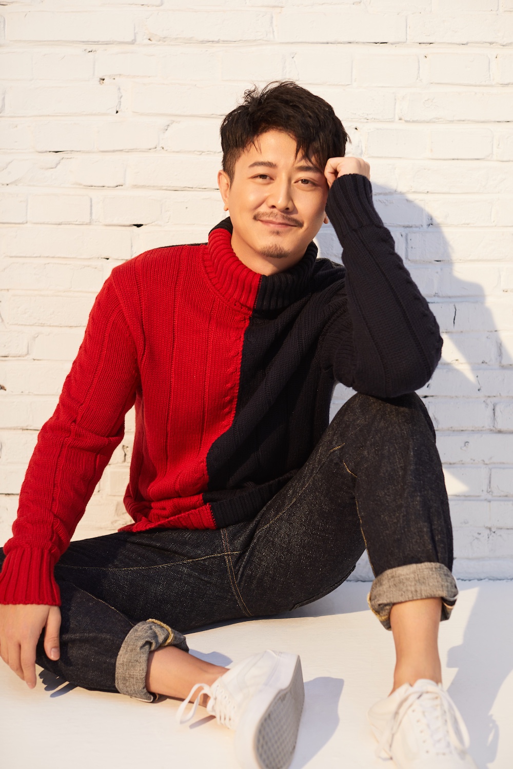 日前,演员阿楠曝光了一组秋日温暖系写真.