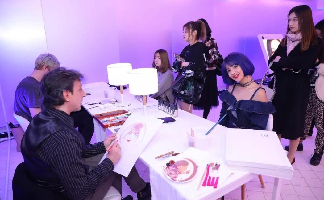 还有一位大咖也加入到了美宝莲纽约的大家族中,这个人就是陈伟霆,帅气