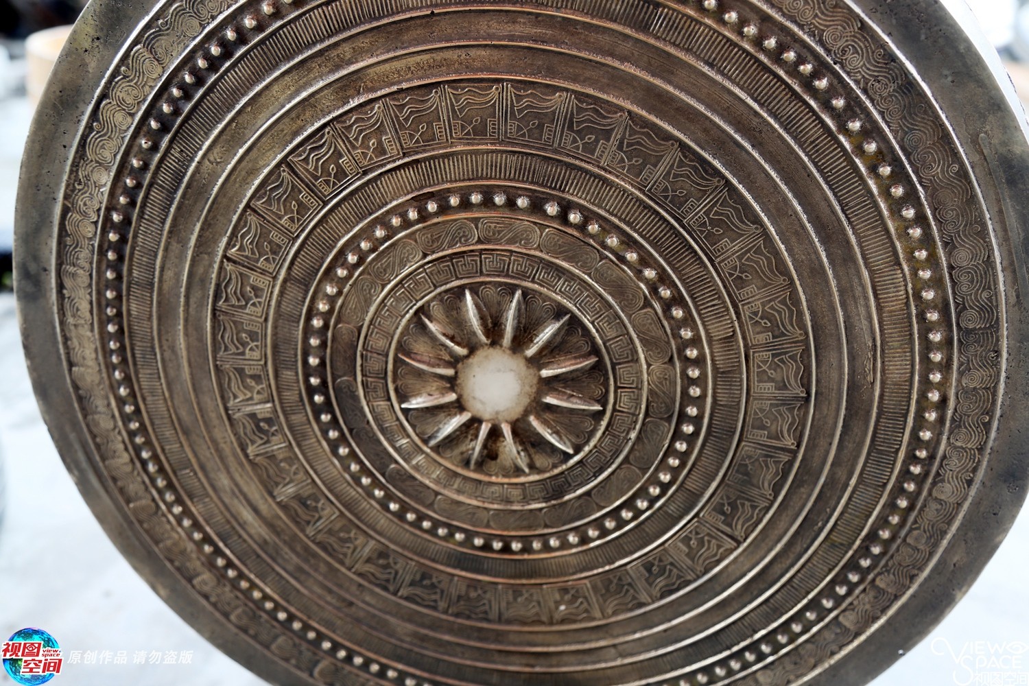 白裤瑶供养一种铜器 3000年保存了400面|铜鼓|皮鼓|鼓面_新浪新闻