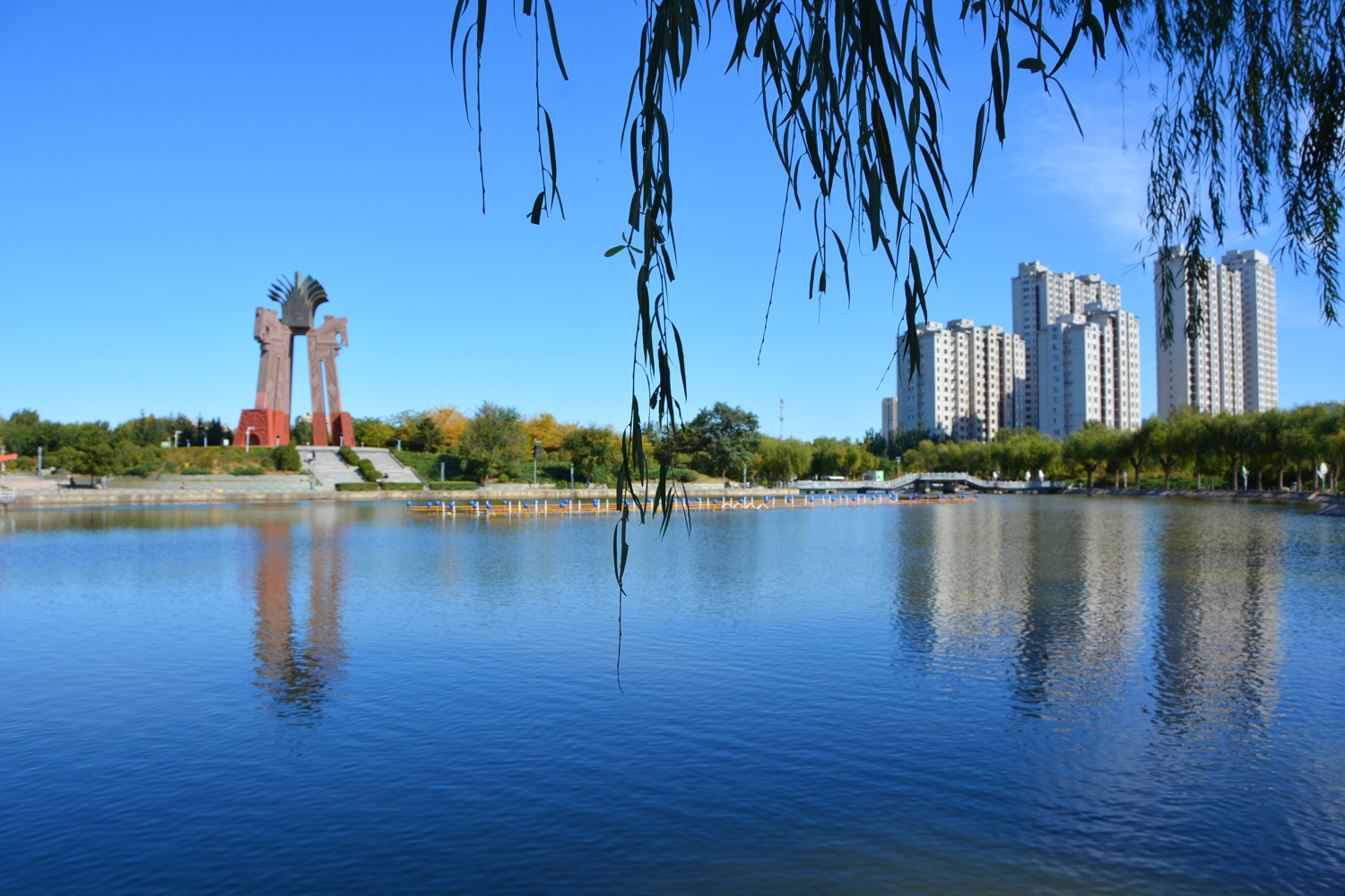 通辽市西拉木伦公园,民族特色很浓郁,原创摄影