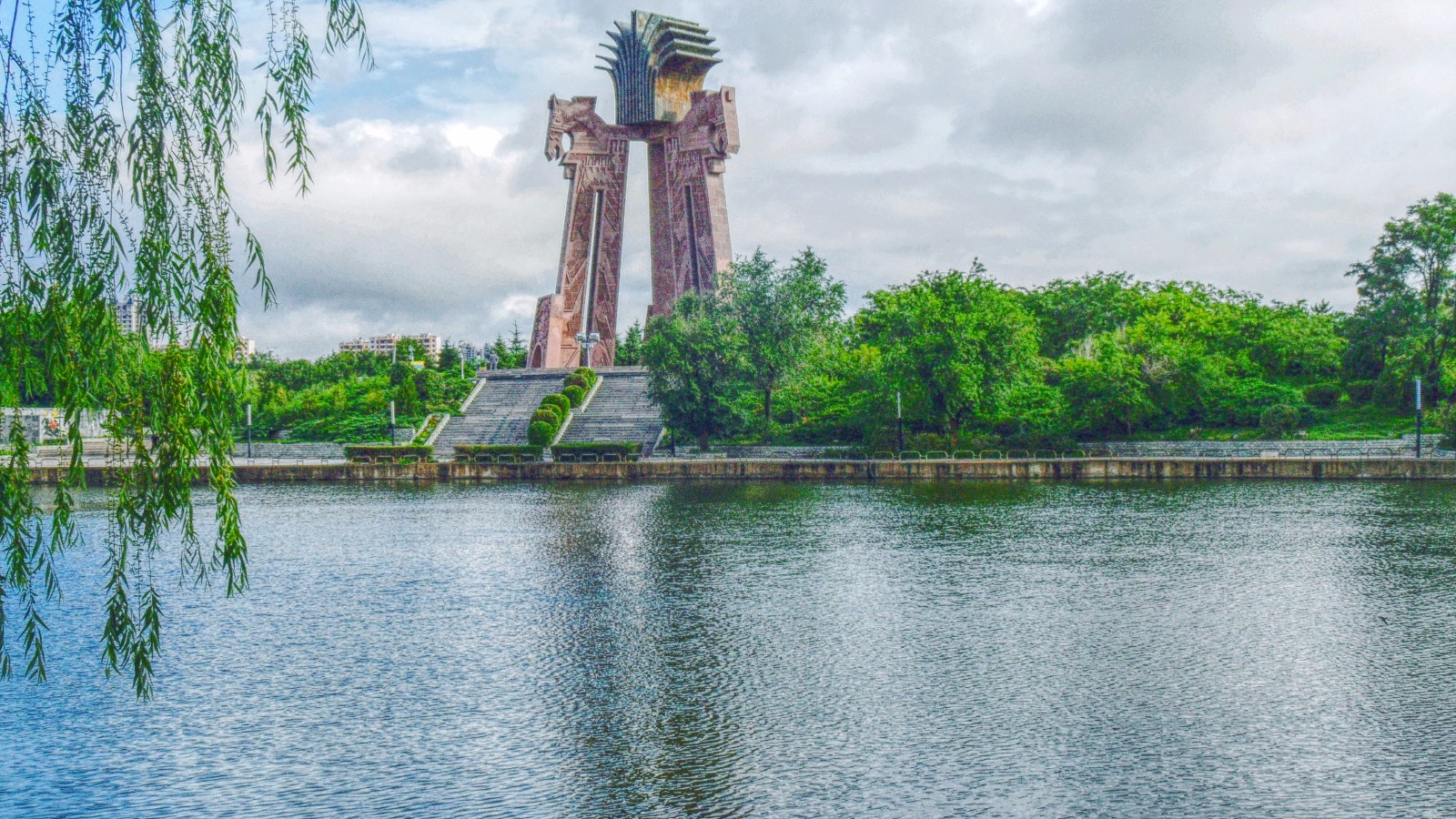 每一次都有新感觉拍了这么多通辽市西拉木伦公园的马头琴雕塑