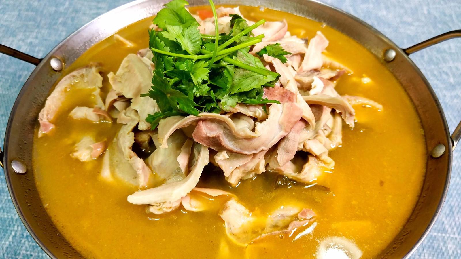 猪肚好吃清洗难,老刘教你两招,做出不腥不臭的酸菜猪肚锅仔!