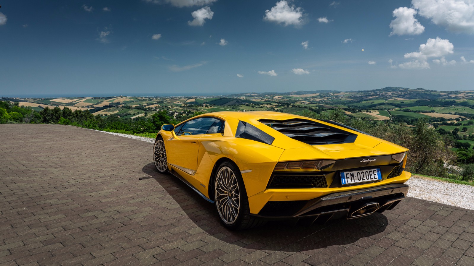 自媒体 正文从迪拜到极受欢迎的netflix电视剧集《fastest car》,摄影