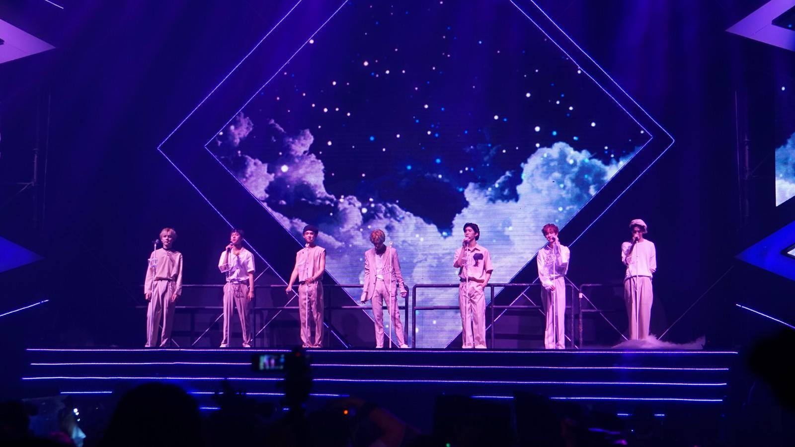 乐华七子上海粉丝见面会,nex7演绎唯美曲目《for you》!