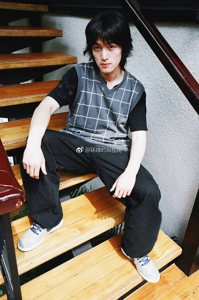 胡歌一组年轻时青涩旧照,简直太帅了,花痴小仙女们了解下