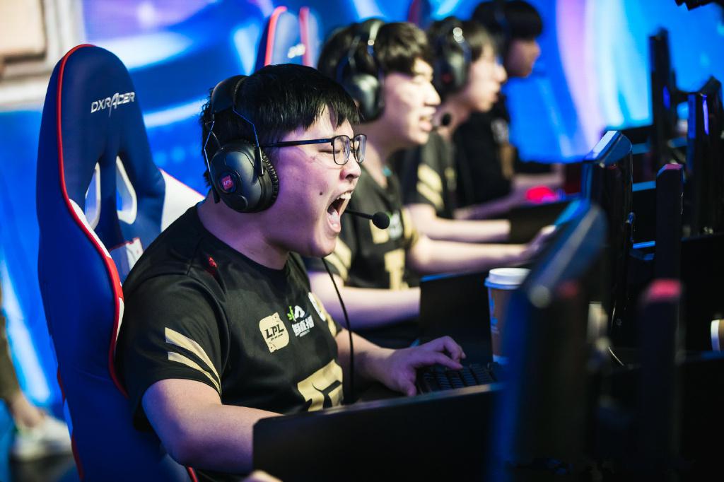 rng饱含梦想出征柏林msi uzi壮志凌云:比起五杀我只要赢!