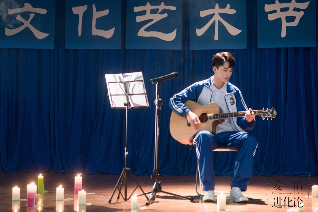 《爱情进化论》昨晚开播 初恋脸学长许魏洲高