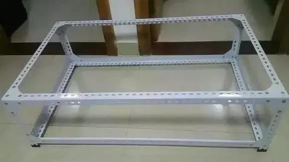 有了想法就付出实践,在某宝上定制的万能角铁做框架.