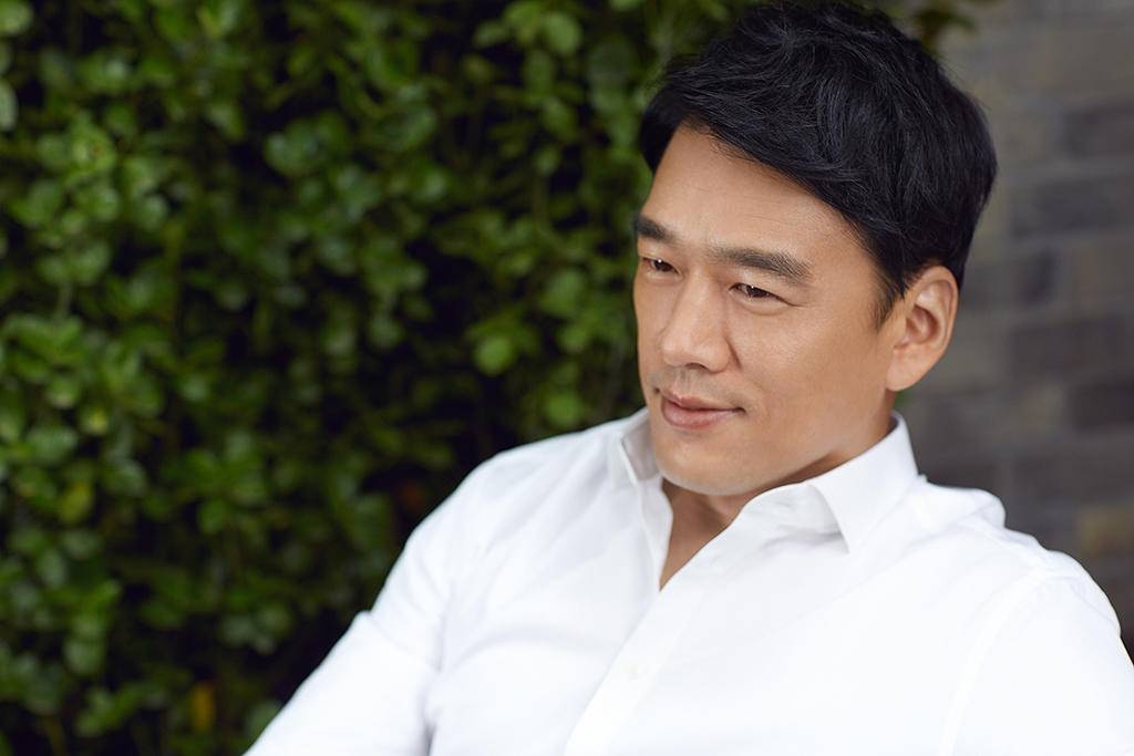 从林奕华御用男主到"总裁专业户",他用实力演绎"千面型男"!