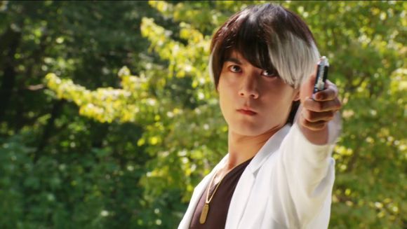 九条贵利矢在濒死之际得到了「btooom」的骑士卡带(不知道的去看惊爆