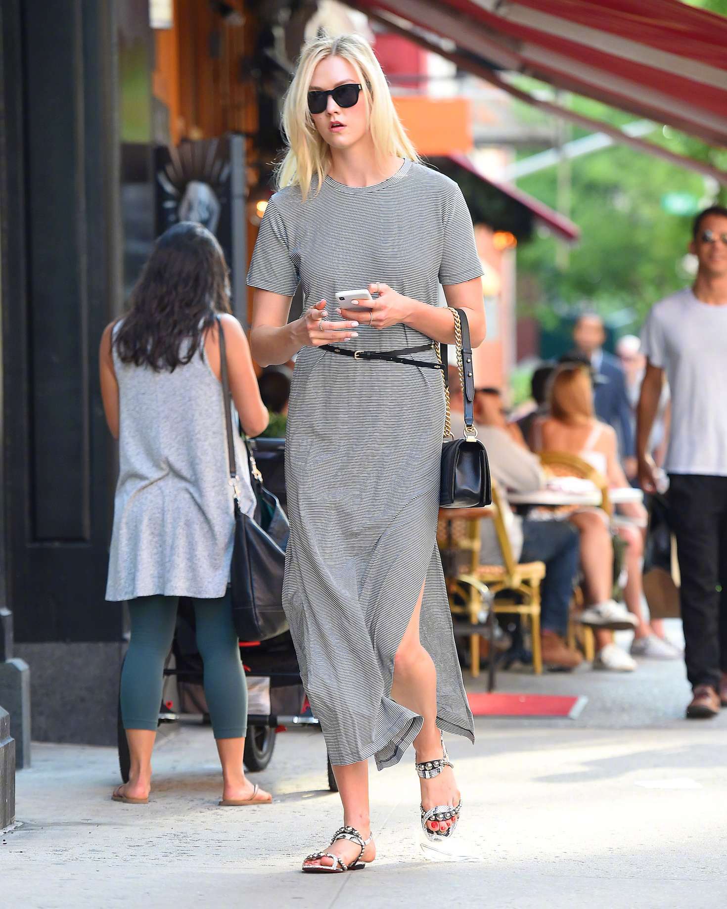 karliekloss在纽约外出的街拍阳光的大个子少女