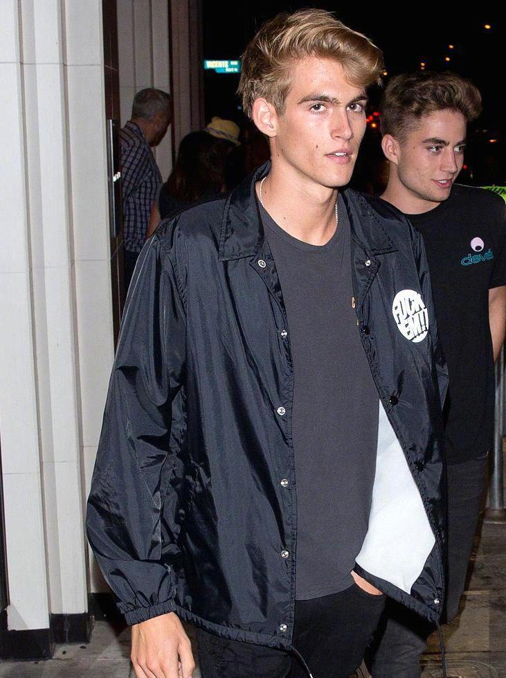 传奇超模辛迪克劳馥的儿子普雷斯利杰柏presleygerber