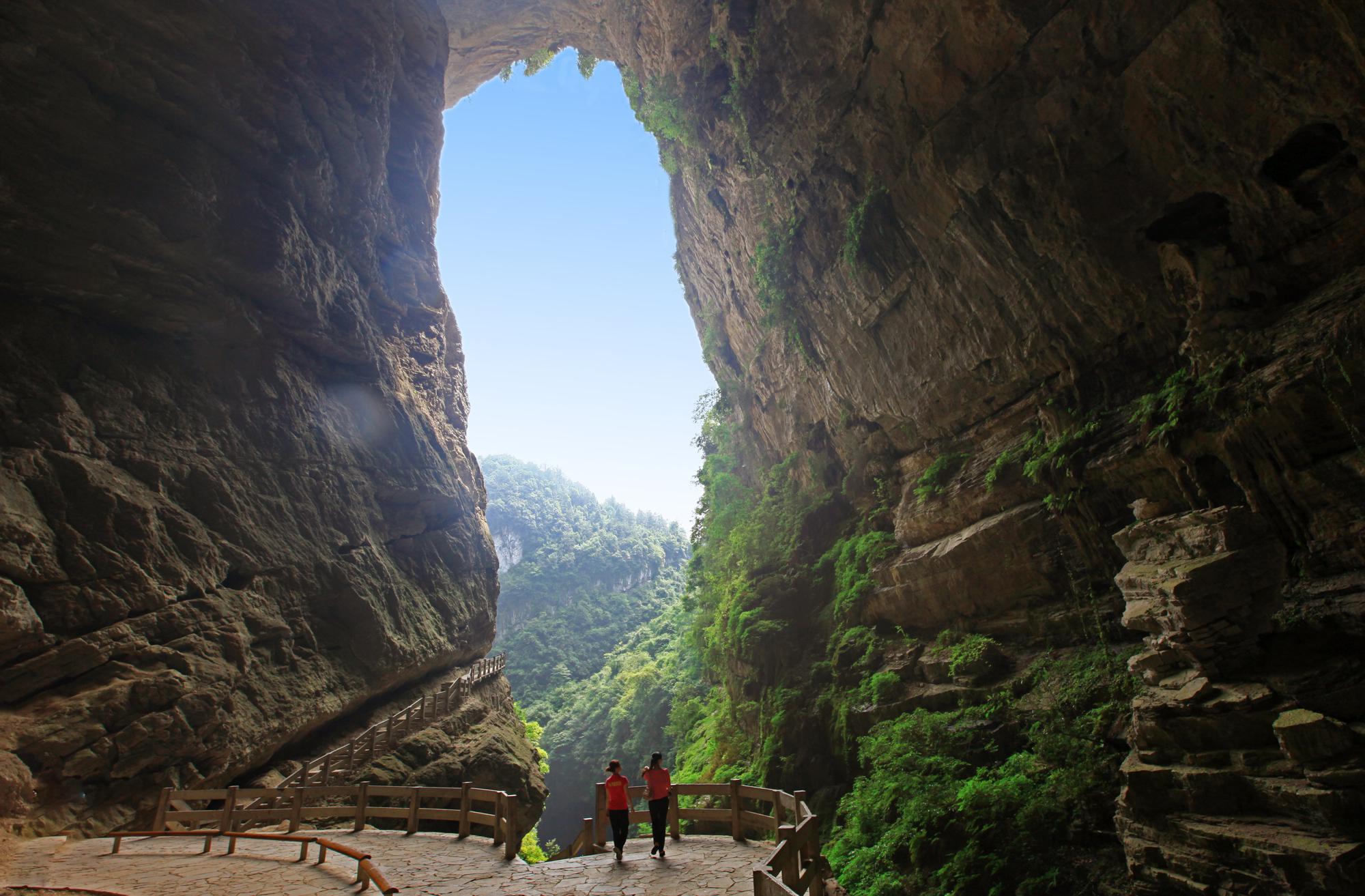 来重庆旅游,不去这个景区会特别亏,特别是最后一个景点美呆了|龙水峡地缝|芙蓉洞|天坑_新浪新闻
