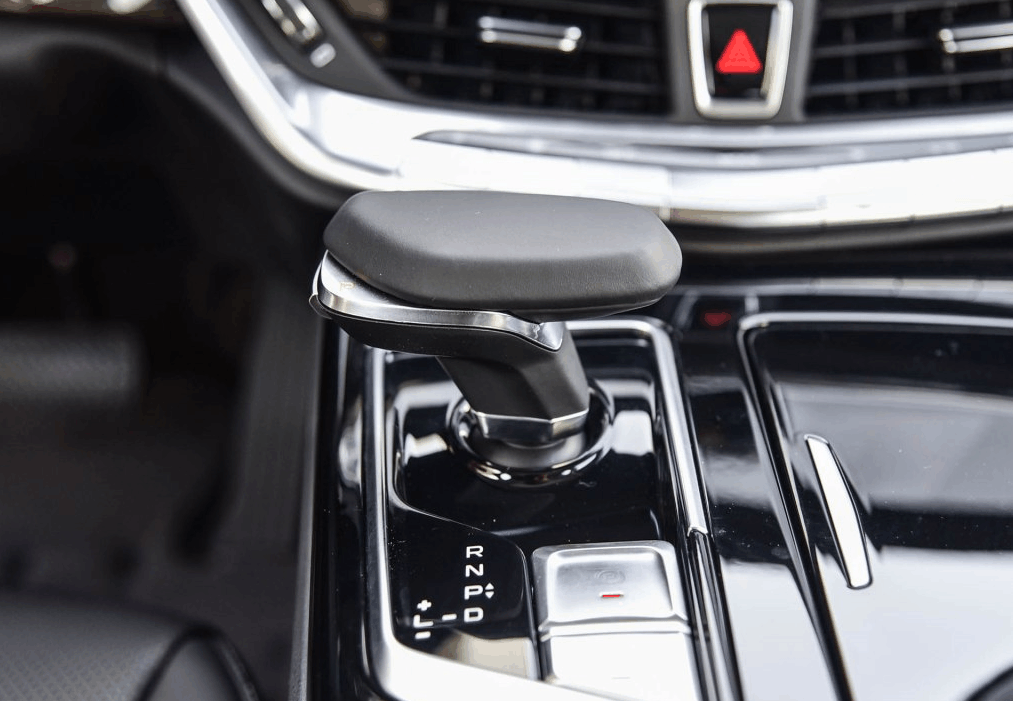 飞机档杆,超炫内饰, 这款国产b级桥车要火了, 综合油耗1.6l-新浪汽车