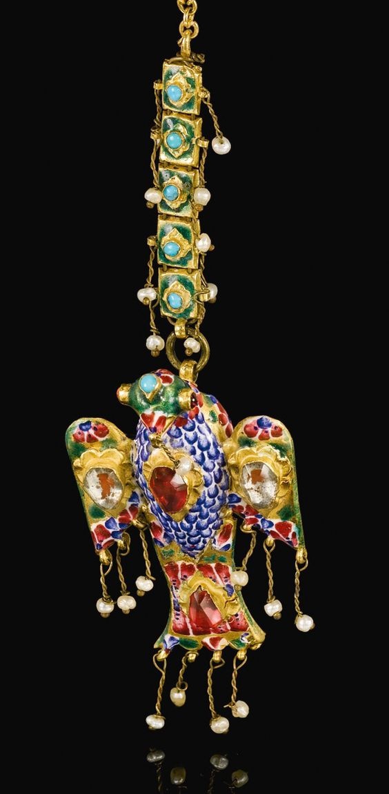 一波来自伊朗的珠宝首饰其中不少都是掐丝镶嵌技术