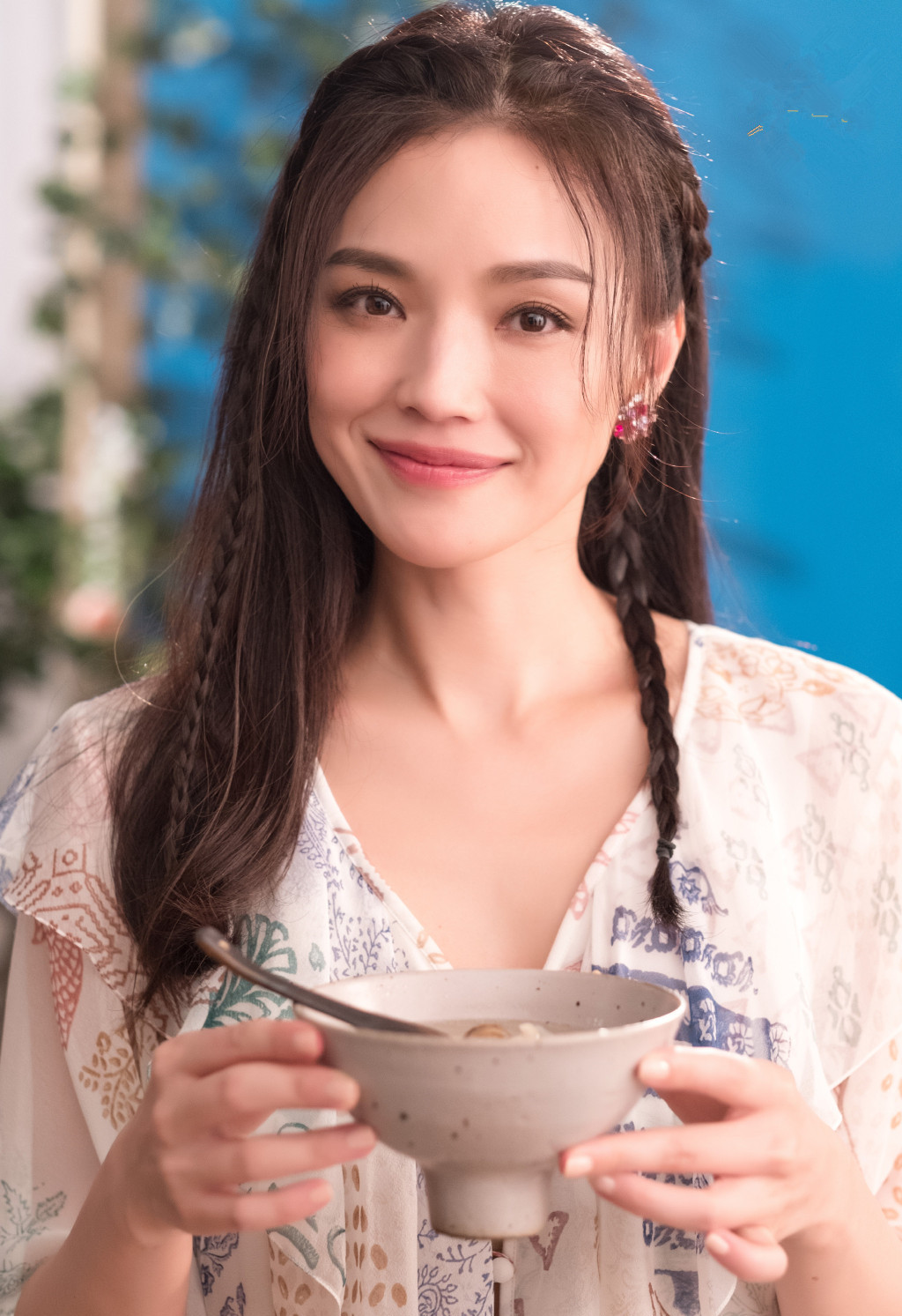 舒淇参加《中餐厅》的花絮照近日公布,网友们都直呼舒淇的这个发型太