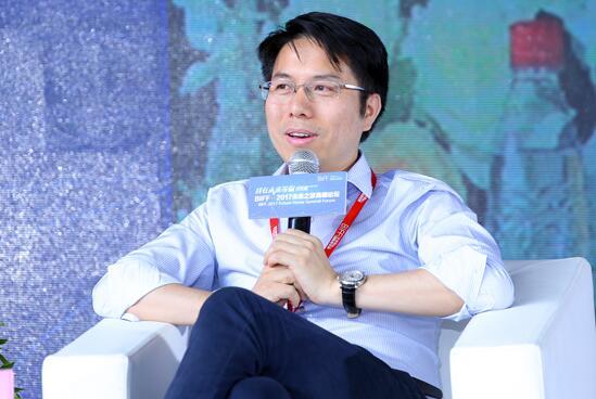 他放弃百万年薪创业开公司,如今身价过百亿,为何这么爱跑龙套?