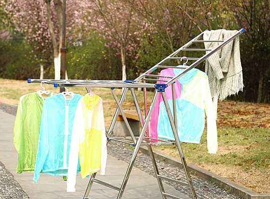 高层住宅阳台怎样晒被子?老保姆给你支一招,管用又聪明