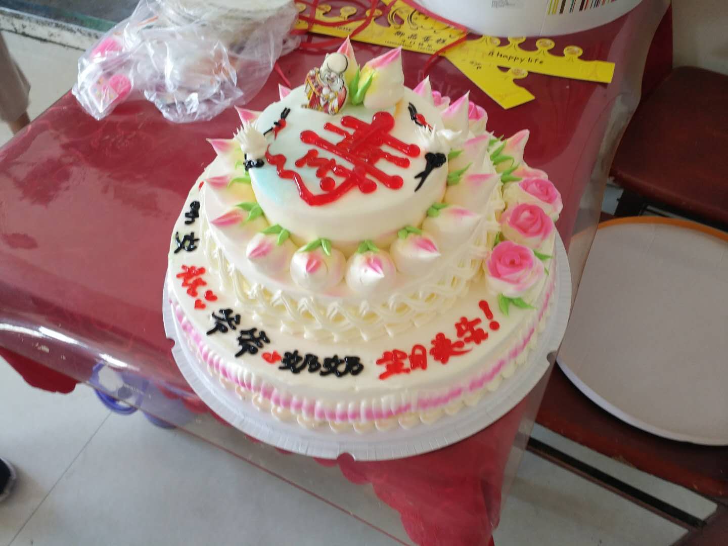 农村老人过66岁生日,儿子千里赶回老家给父母过生日