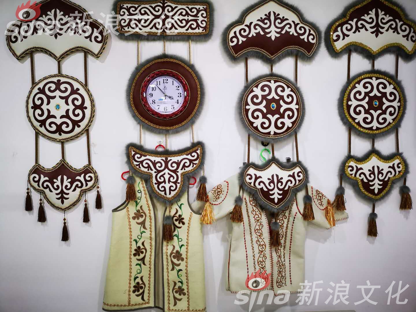 哈萨克族人的家传之宝 草原上盛开的绚丽花毡|花毡|哈萨克族|哈萨克|壁挂|刺绣_新浪新闻