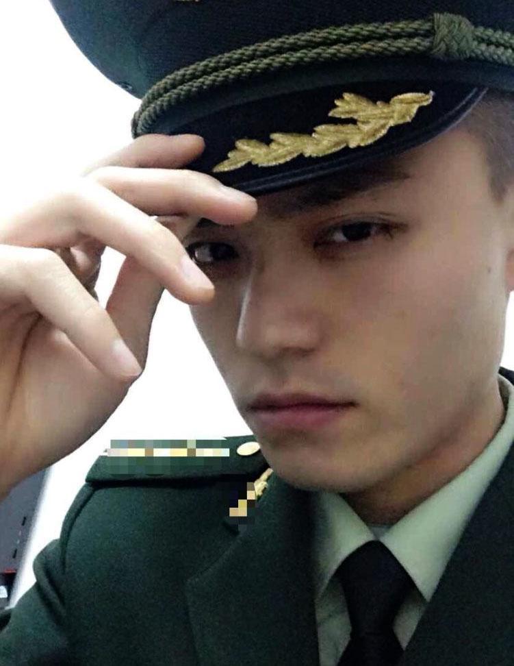 张馨予何捷伴郎伴娘曝光 战友小杰 闺蜜姜尘 还