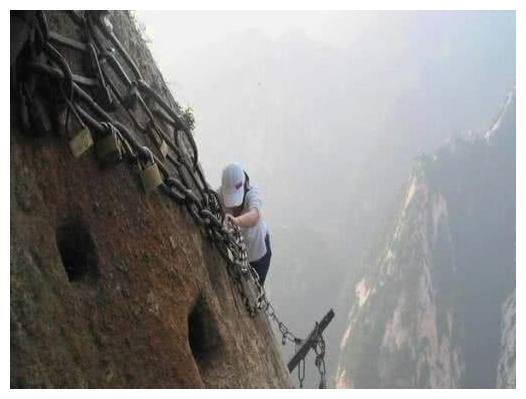 这些爬起来"要命"的阶梯,可能一个哈欠,就掉入深渊