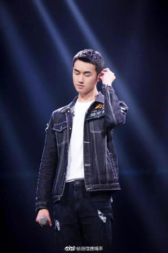 浙传这个超帅男生火了!他的右耳失聪,一开口却让人泪崩