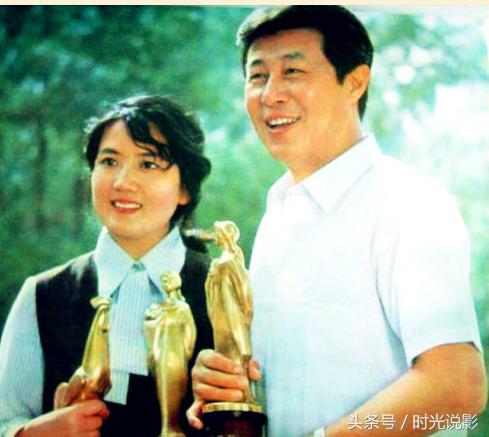 86岁王心刚罕见全家照,妻子保养得体,一家人其乐融融|王心刚|妻子|王星_新浪新闻
