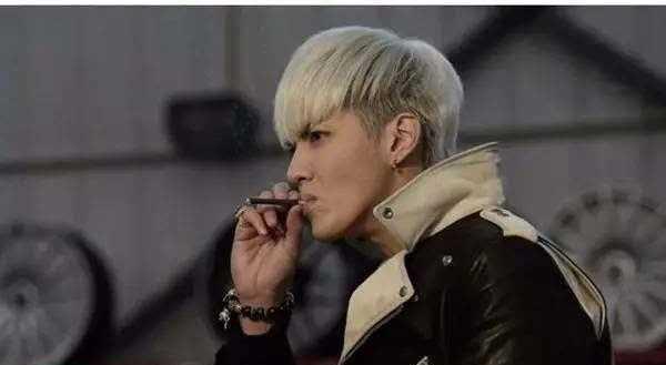 男星抽烟帅气排行榜! 张国荣帅, 霍建华禁欲, 但最邪媚的还是他!