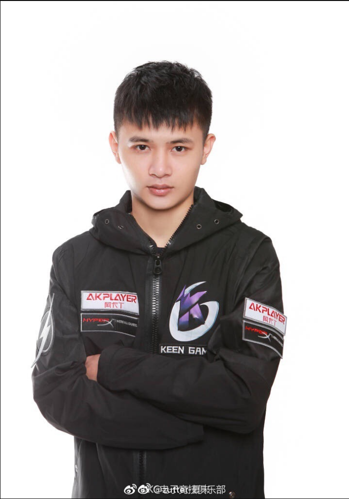 当然这位帅气的小哥哥肯定还是有不错的实力的,也是期待4am的颜值队