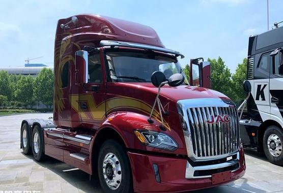 江淮长头重卡亮相,重8.3吨油耗37l,一年可省7万油钱